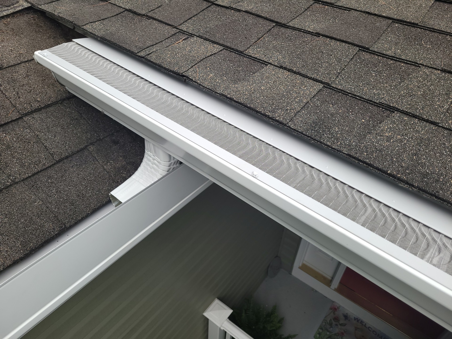 Seamless Rain Gutter Installation
